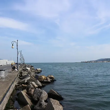 Lungomare 旅馆